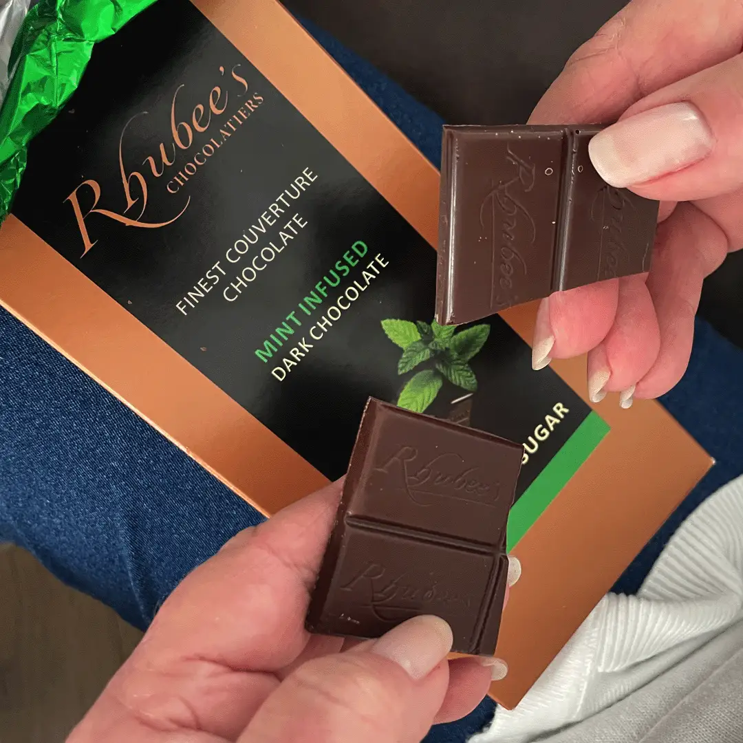 dark mint holding pieces
